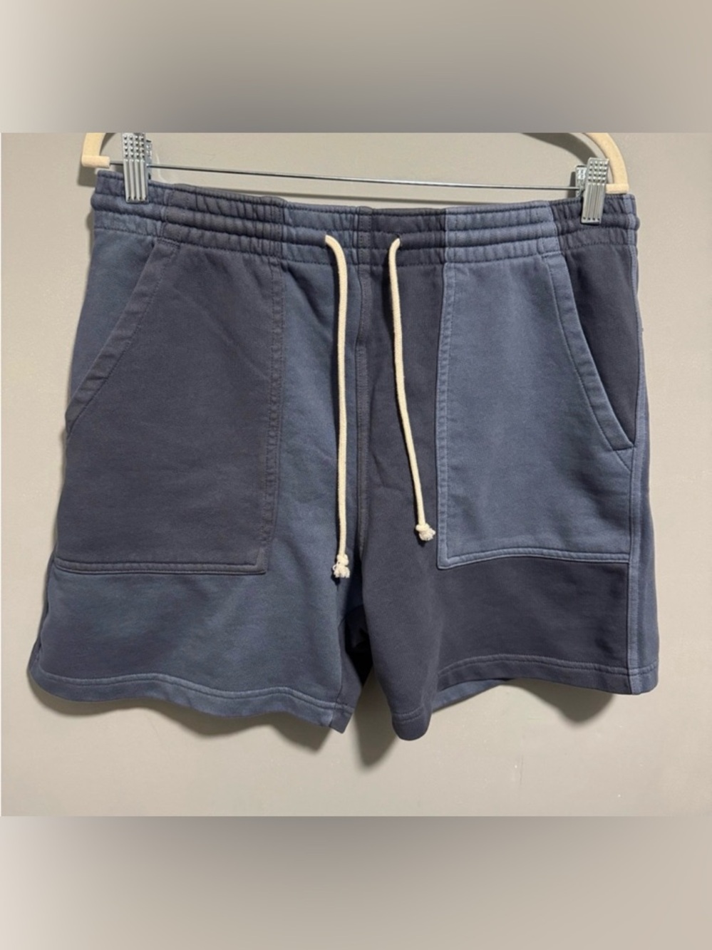 NWT- American Eagle- Men’s Two-Tone Blue Cotton Utility Shorts. Size M